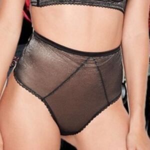 NWT Victoria's Secret Dream Angels thong Small  959